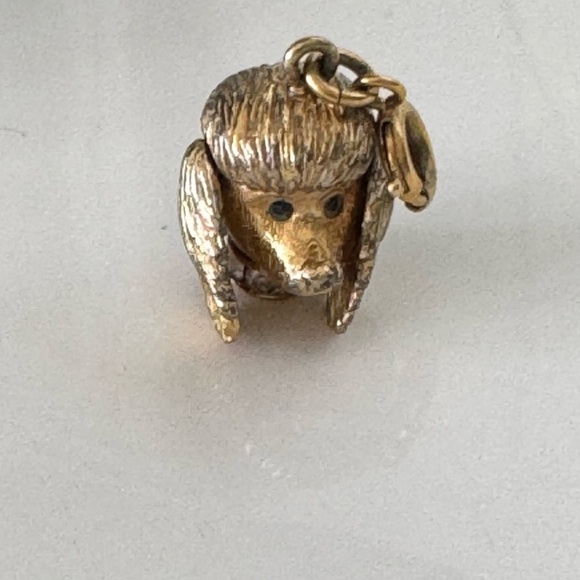 Vintage gold tone poodle charm pendant - Picture 2 of 8